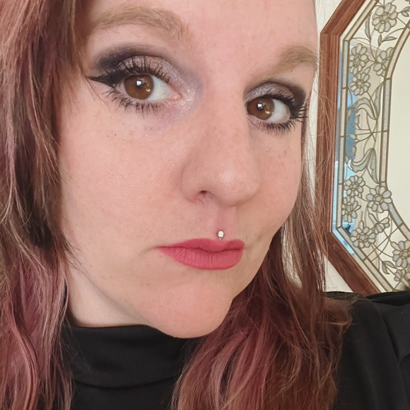 Meet your Posher, Danielle - Picture 2 of 8